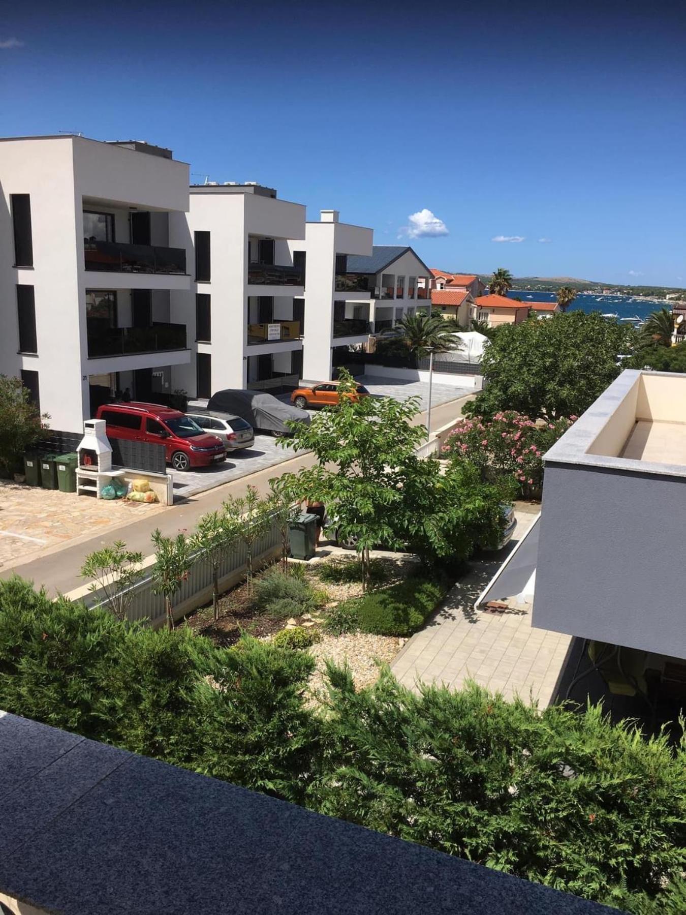 Santoni Apartment Vir